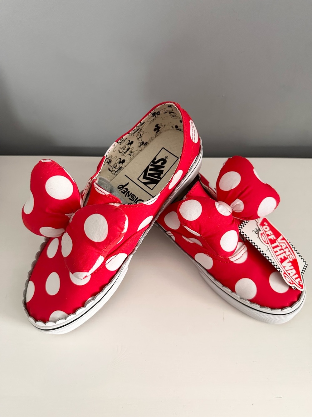 Vans x Disney - RARE Authentic,   
'Minnie's Bow', Sz 9 (women), Sz 7.5 (men), N